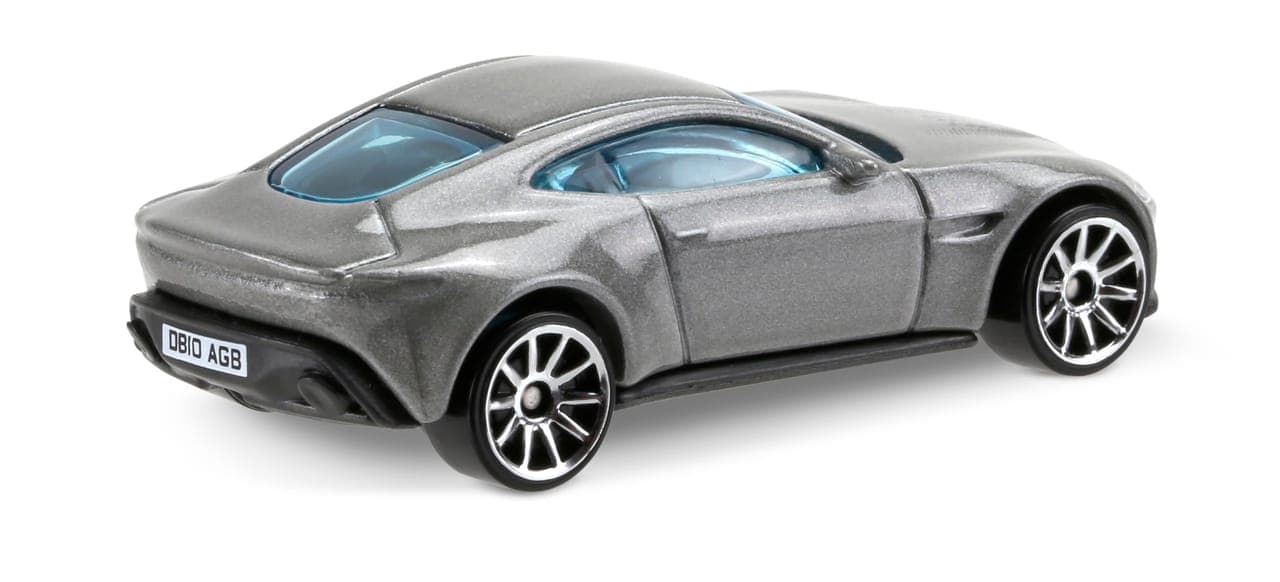 Aston Martin DB10 3