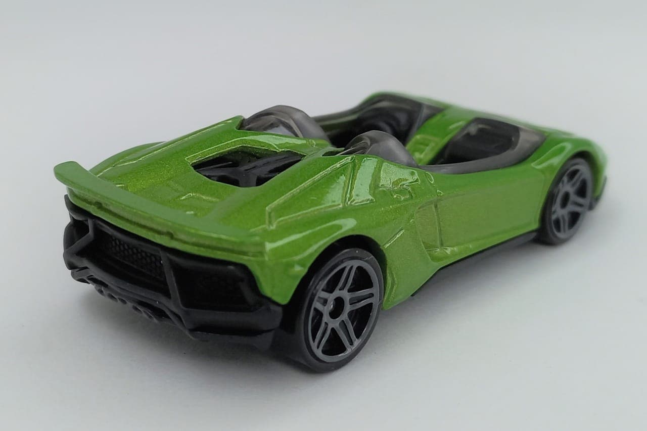 Lamborghini Aventador J 2