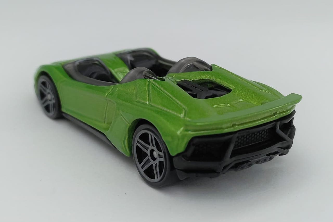 Lamborghini Aventador J 3
