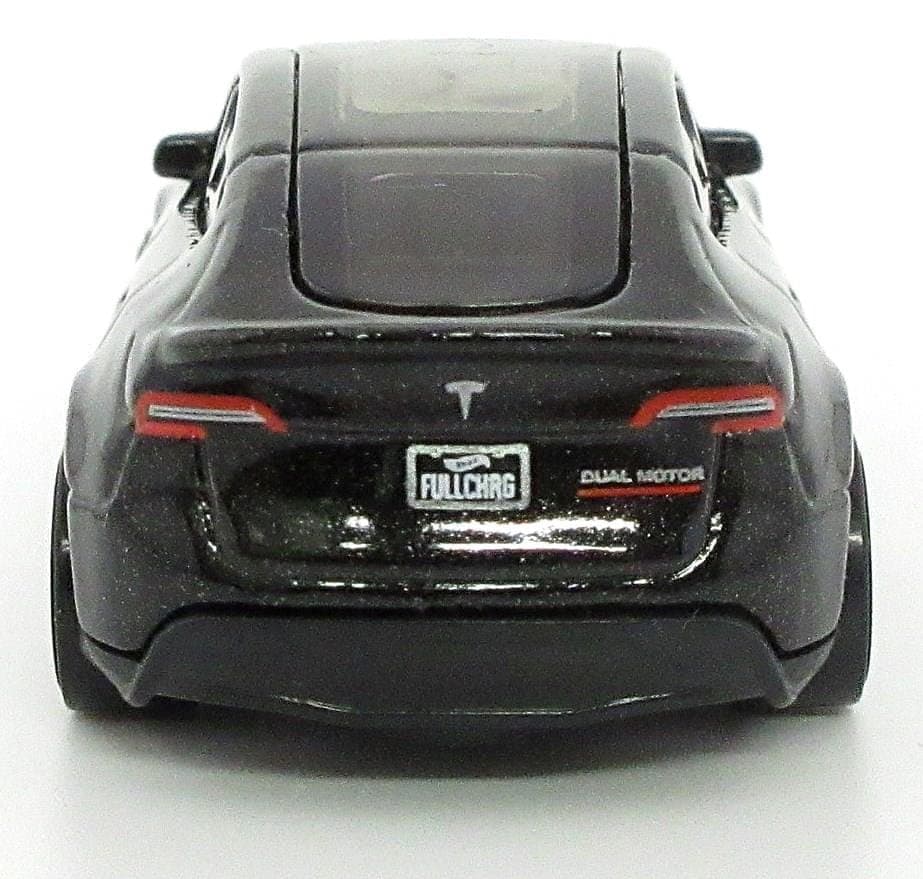 Tesla Model Y 4