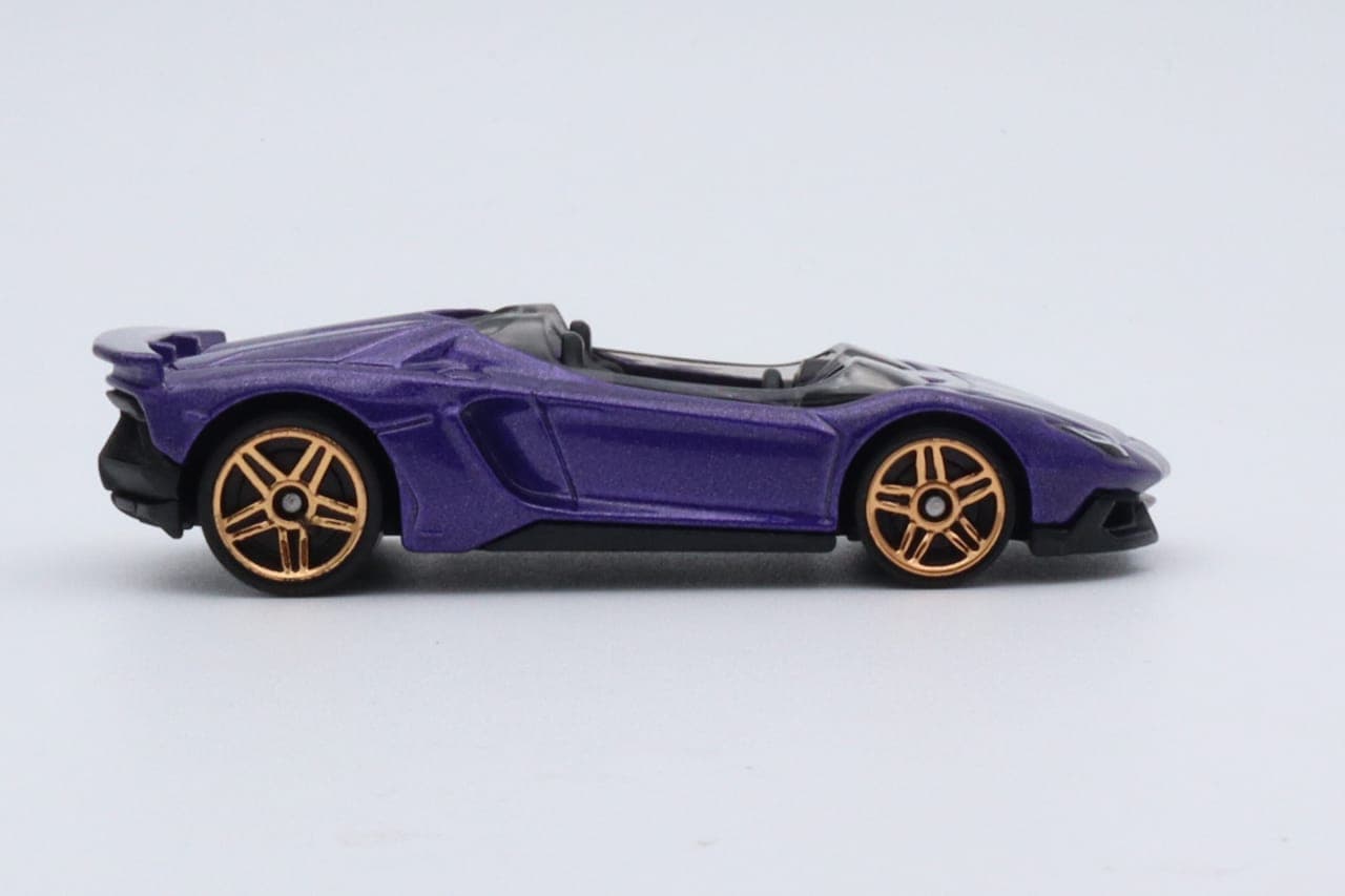 Lamborghini Aventador J 3
