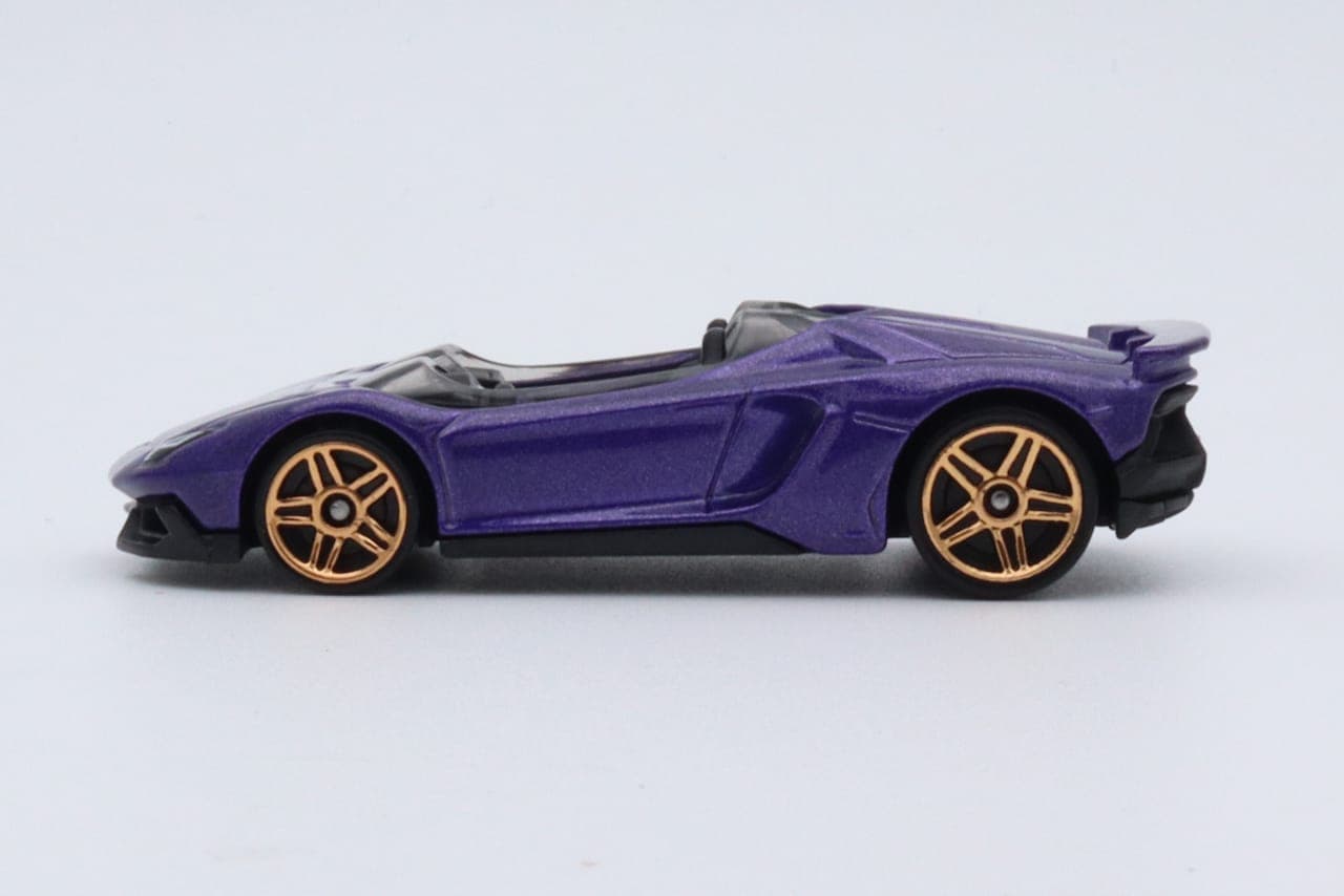 Lamborghini Aventador J 4