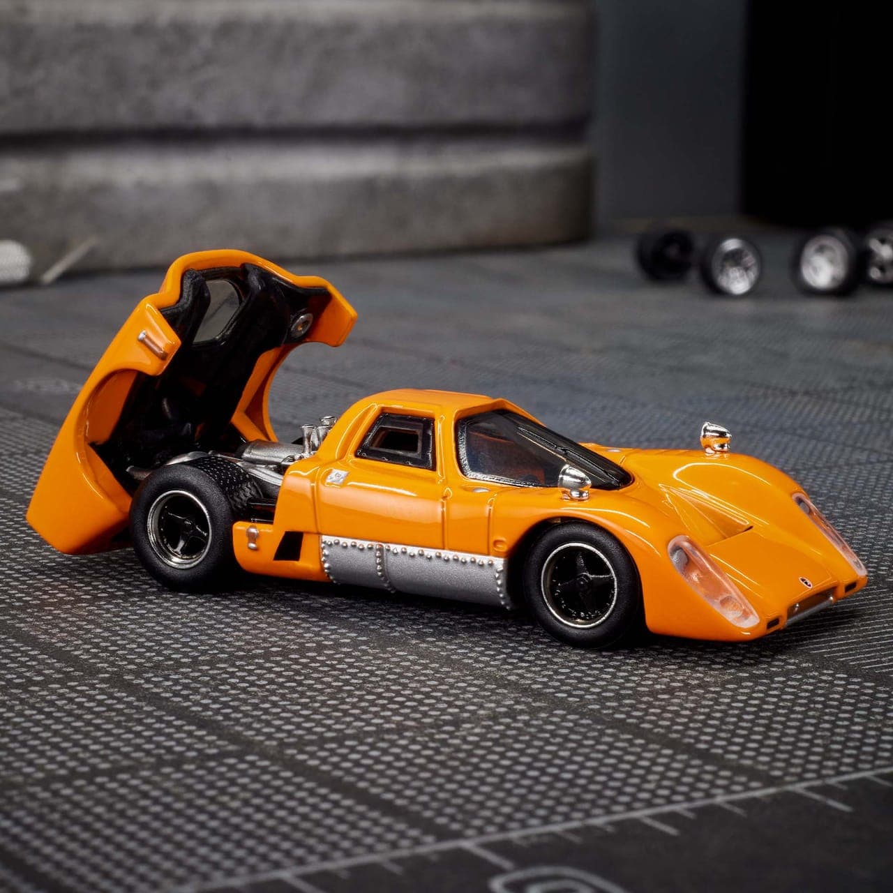 McLaren M6GT 8